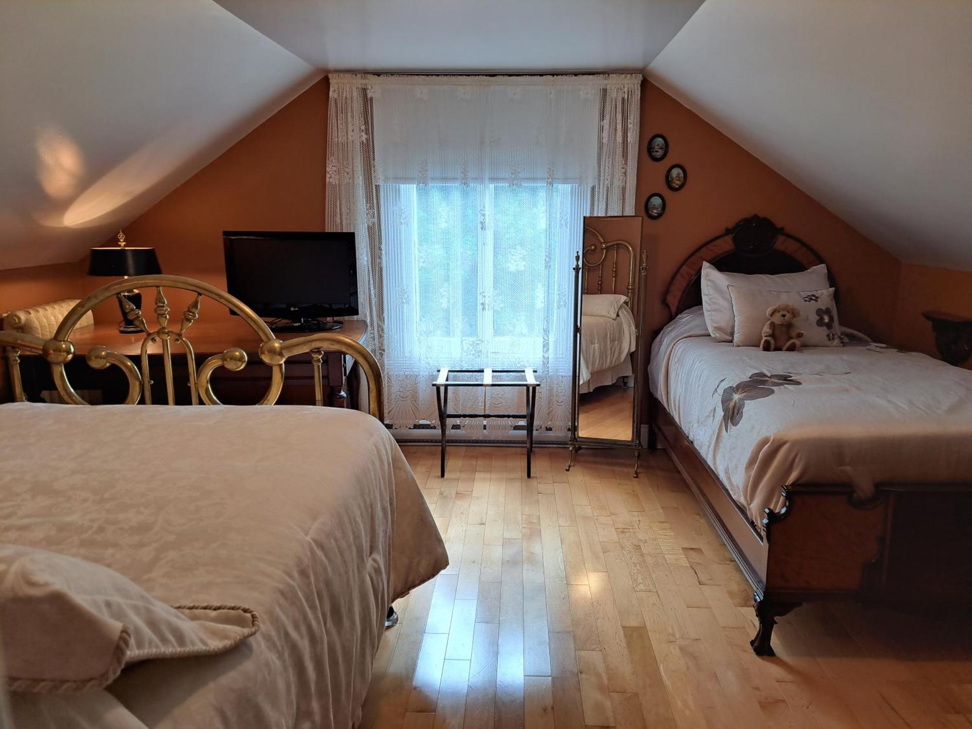 Gite Au Charme Victorien Beauceville Экстерьер фото